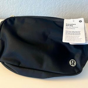 NWT Lululemon Everywhere belt bag black